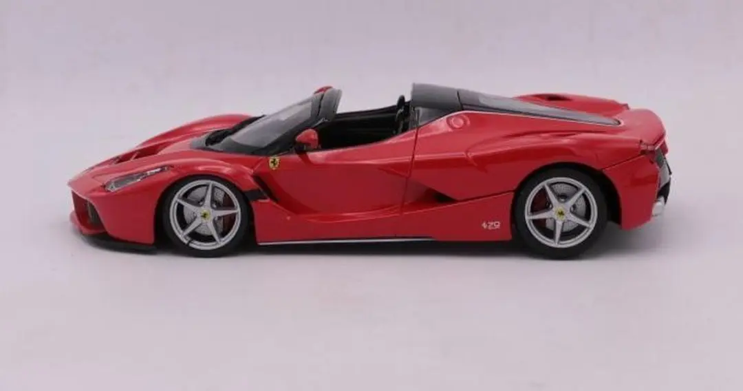 Bburago Laferrari Aperta 1:24 - Zwart/Rood - afbeelding 2 van 6