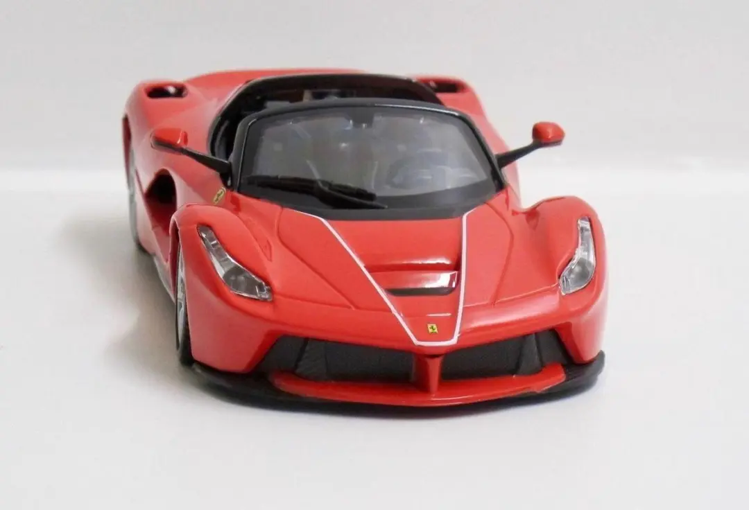 Bburago Laferrari Aperta 1:24 - Zwart/Rood - afbeelding 6 van 6