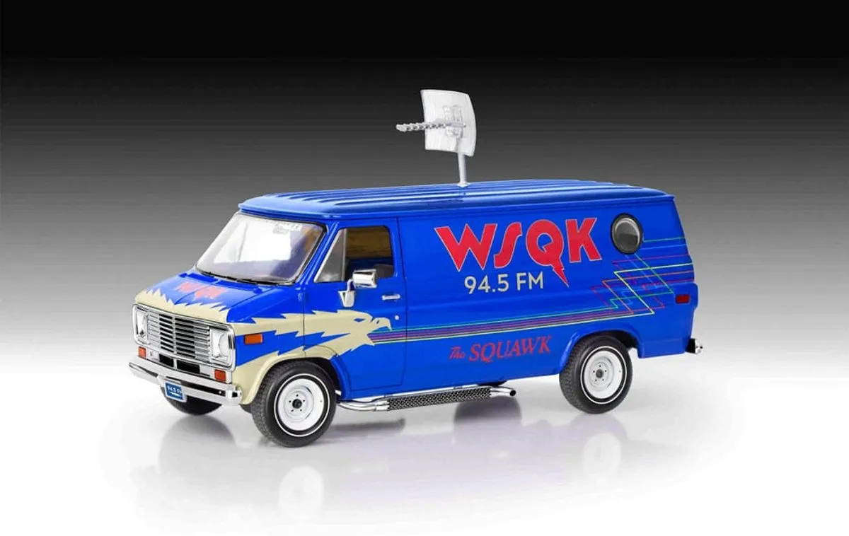 Revell 07732 Stranger Things GMC WSQK Squawk Van Modelbouwpakket 1:25 - Multi