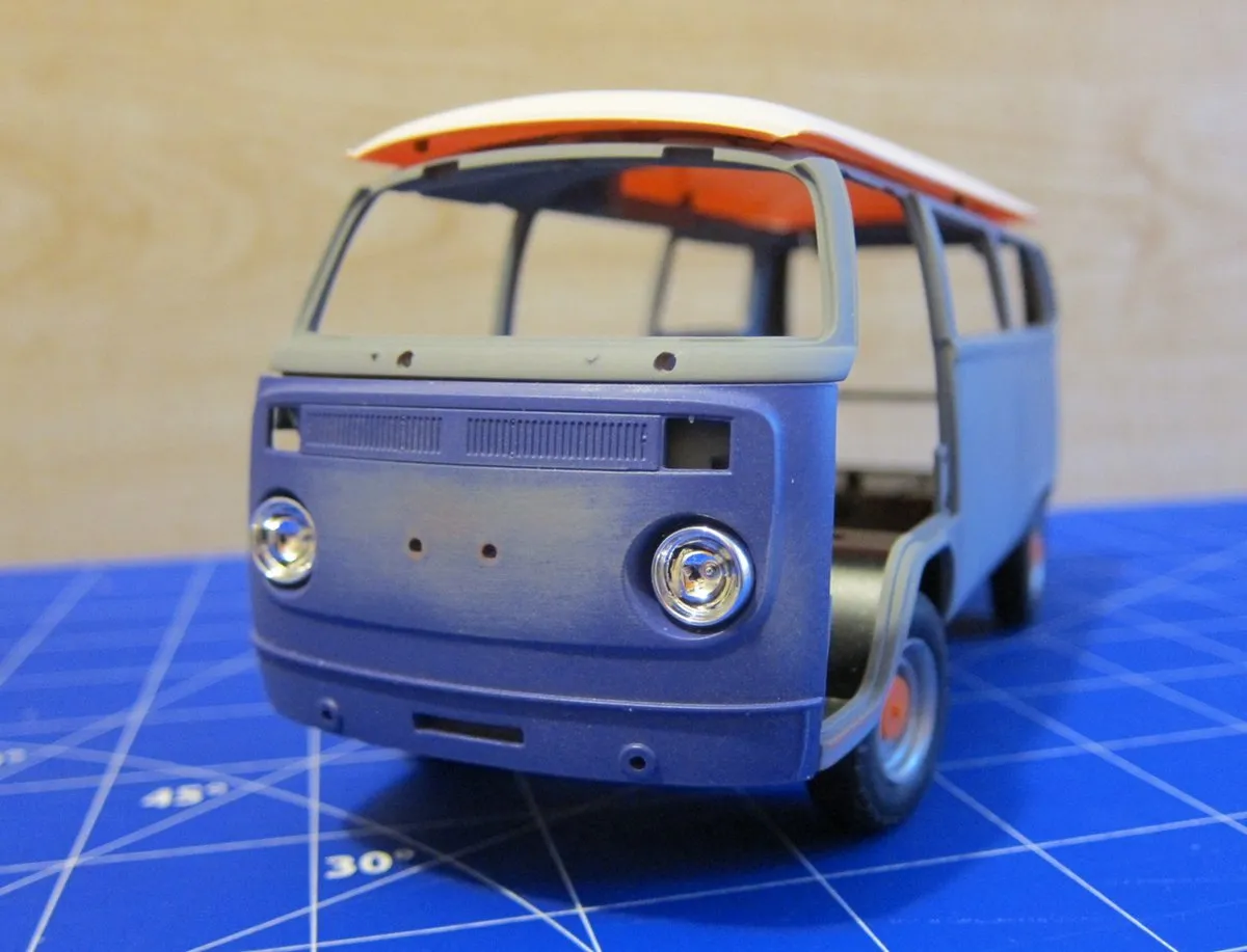 Revell 67667 Volkswagen T2 Bus 1:24 Modelbouwkit - Oranje