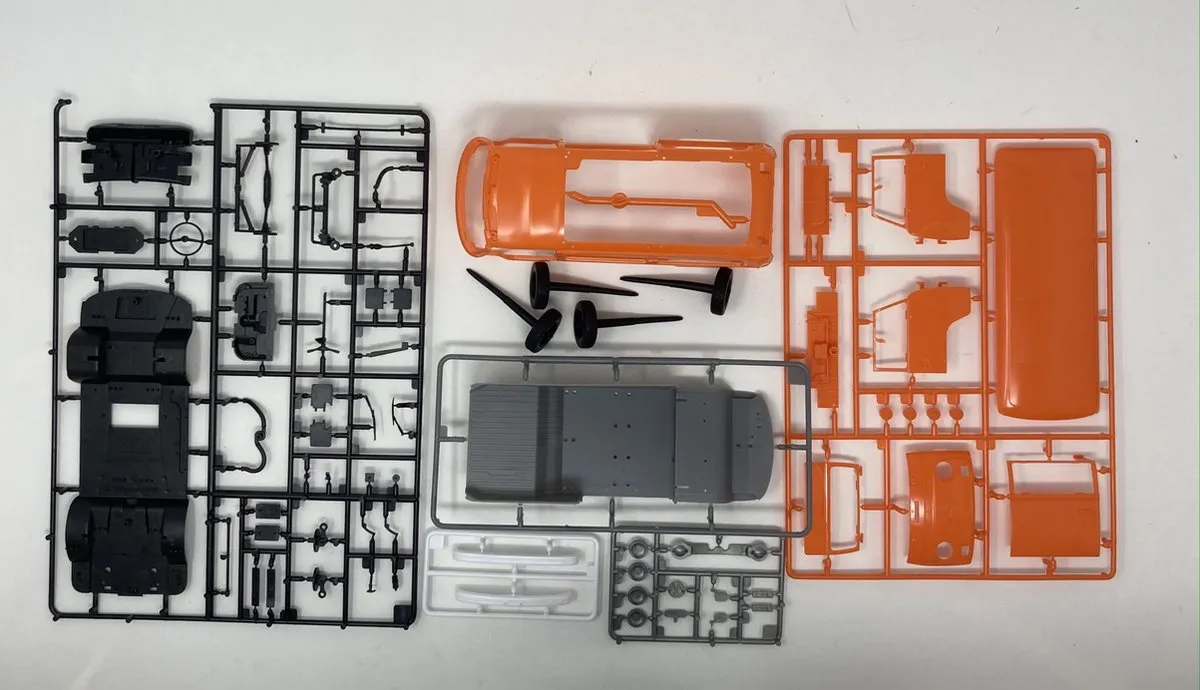 Revell 67667 Volkswagen T2 Bus 1:24 Modelbouwkit - Oranje