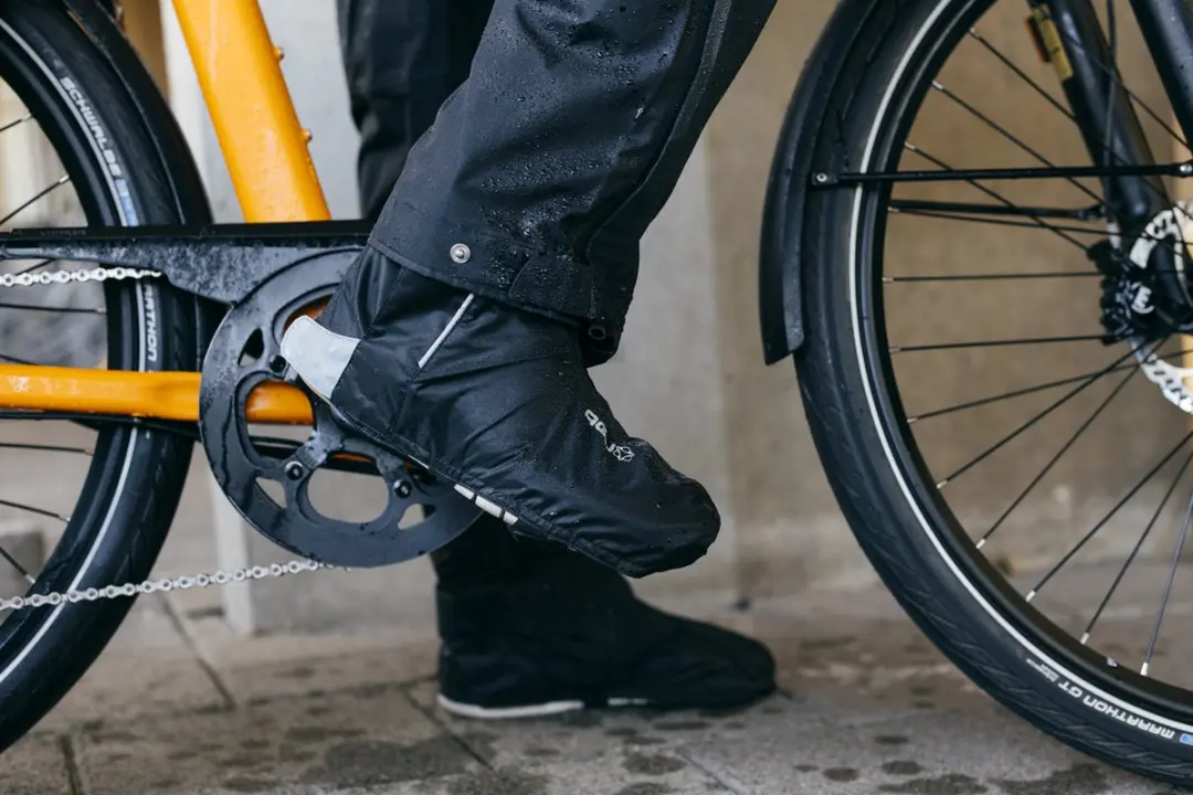 AGU Essential Regenoverschoenen - Zwart - M