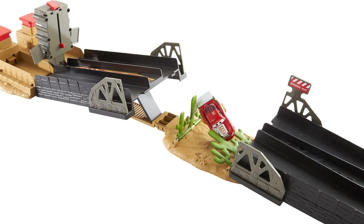 Mattel Cars XRS Drag Racing Track Set GFM09