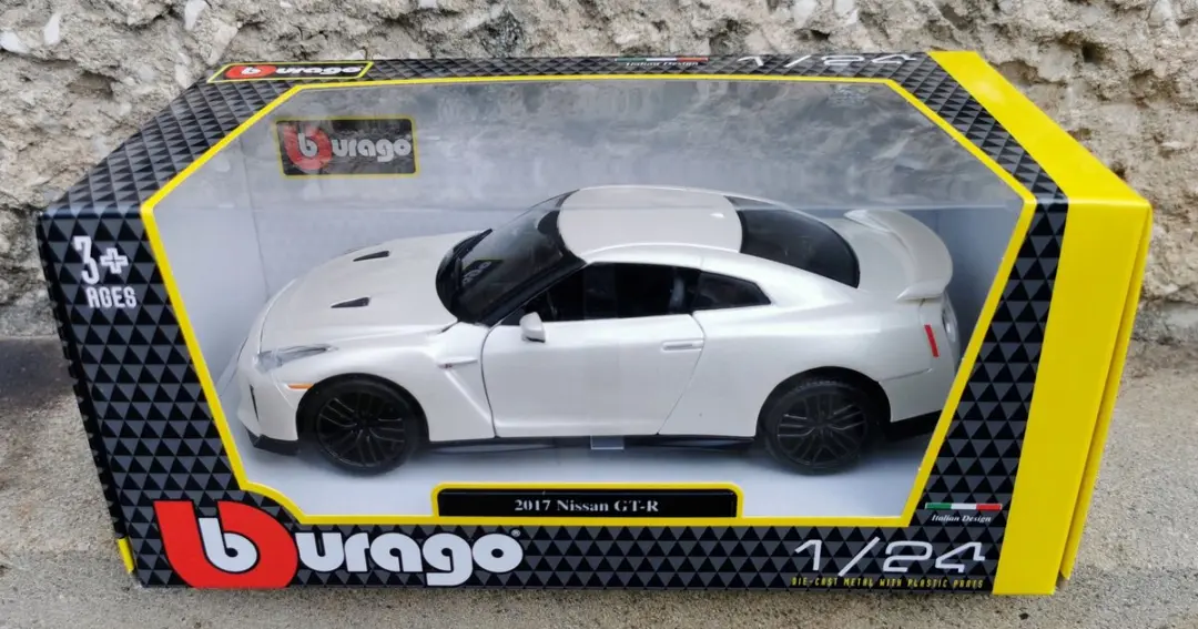 Bburago 1:24 Nissan GT-R 2017 Modelauto - Metaal - afbeelding 2 van 2