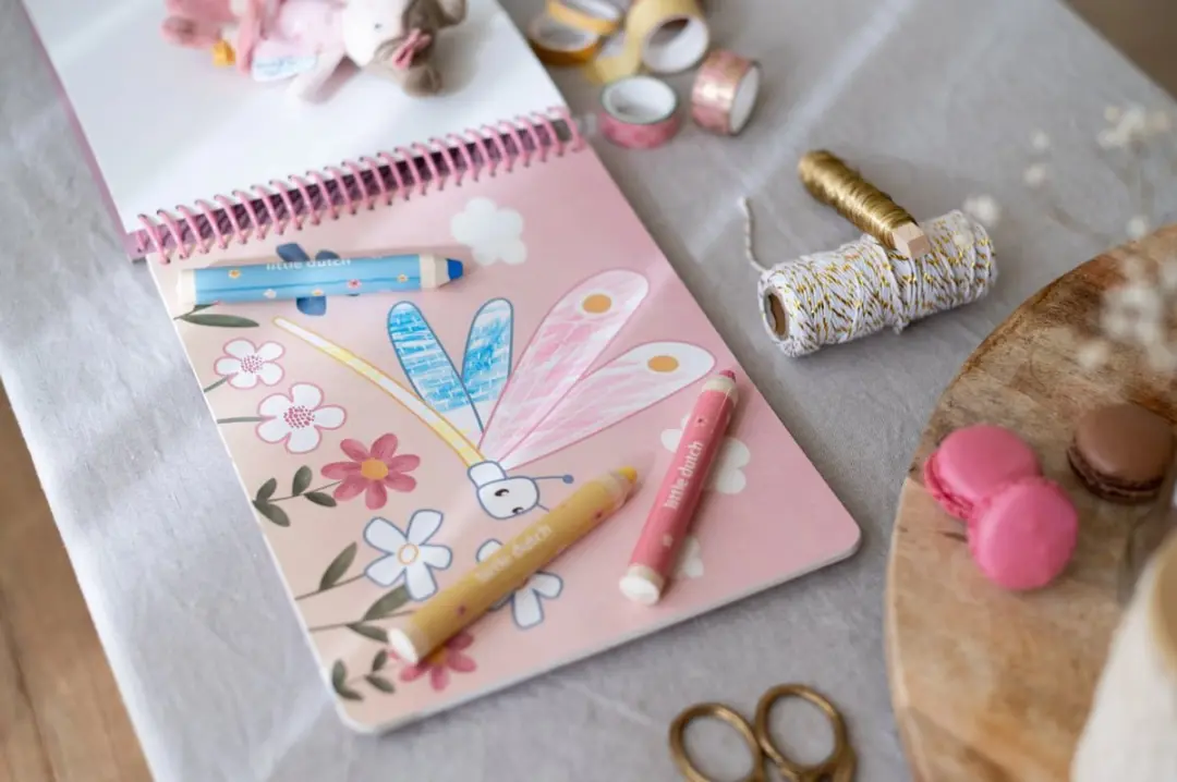 Little Dutch Magisch Knutselboek Rosa & Friends - 3 Potloden - 30 Pagina's