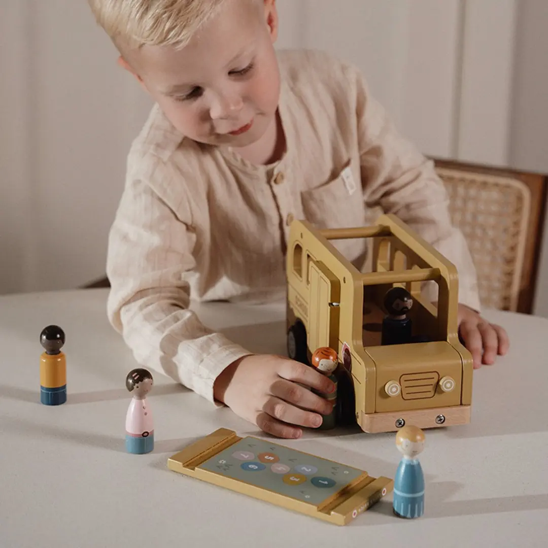 Little Dutch Schoolbus met Poppetjes LD8023 - Geel
