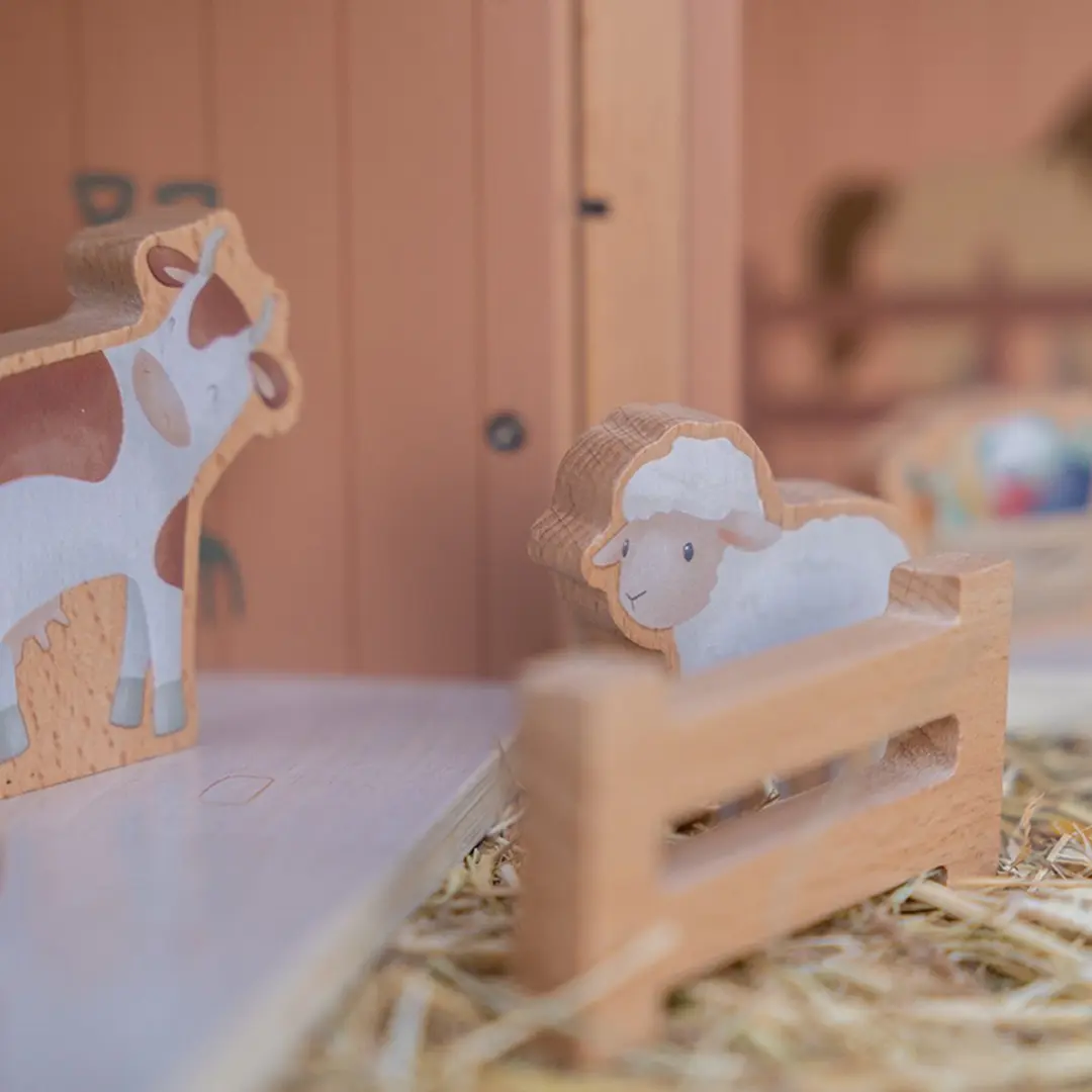 Little Dutch Little Farm Poppenhuis - 7 Meubels 2 Poppen