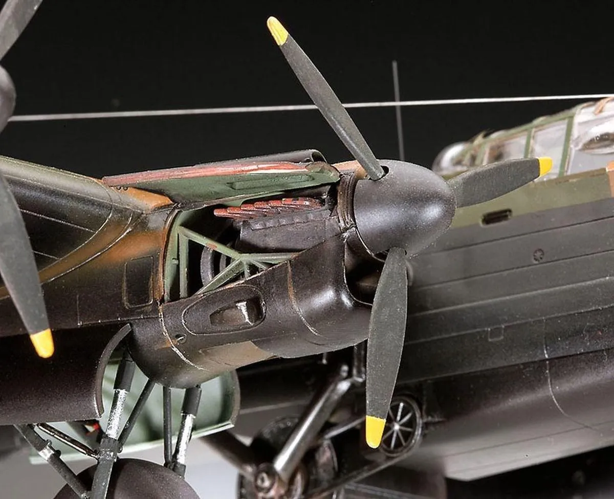 Revell 04295 Avro Lancaster Dambusters Modelbouwpakket 1:72 - Multi
