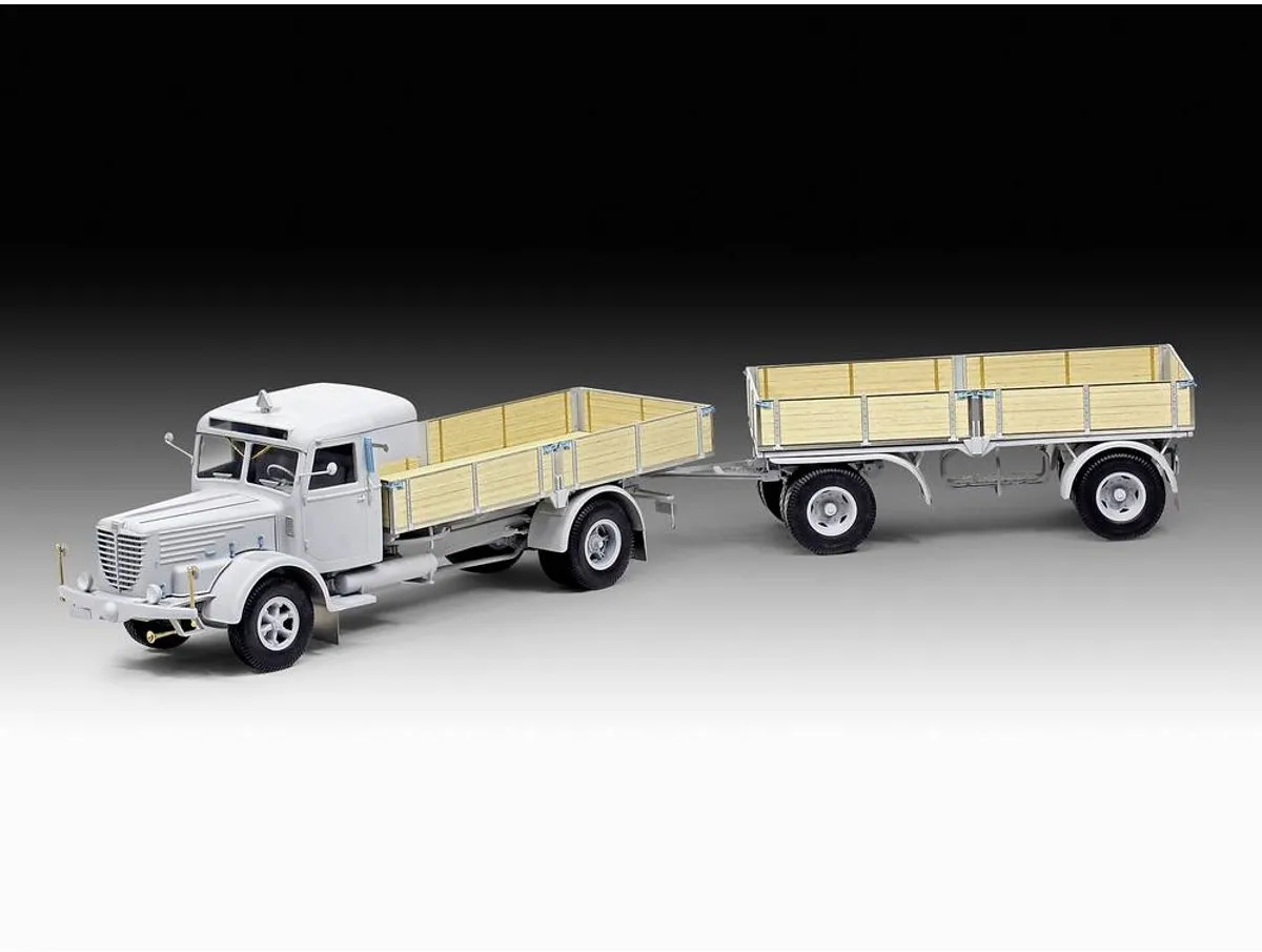 Revell 07580 Bussing Truck 8000 S 1:24 Militaire Voertuigen - 716 Onderdelen - Multi
