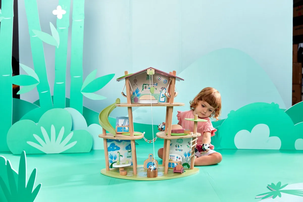 Hape Panda's Bamboe Huis - 16 Meubels 4 Poppen - Veelkleurig
