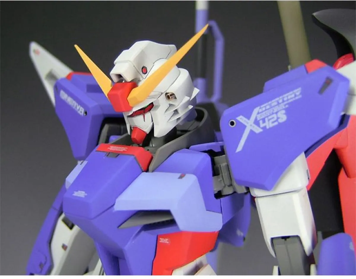 Bandai MG 1/100 Destiny Gundam MG51243 - Multi