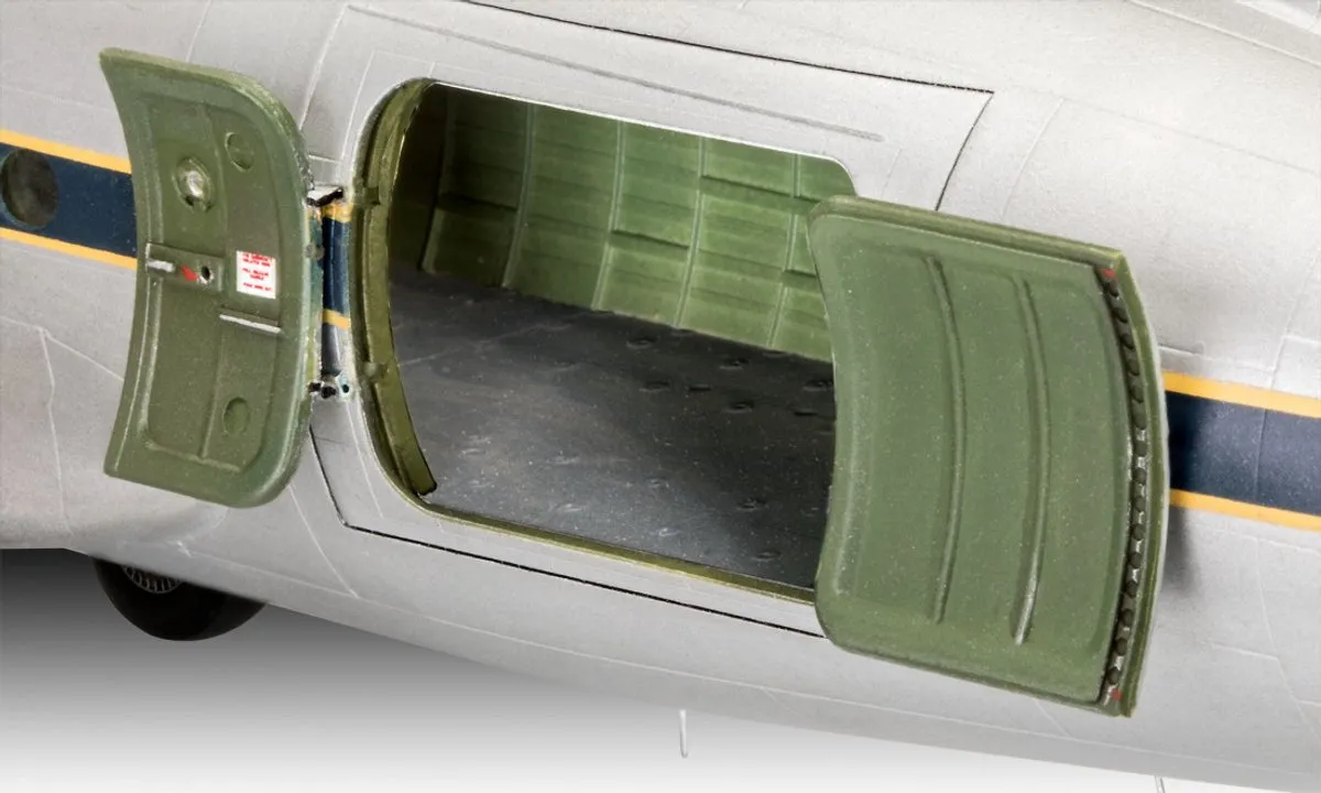 Revell 05652 Berliner Luftbrücke C-54D Skymaster - 1:72 - 352 Onderdelen