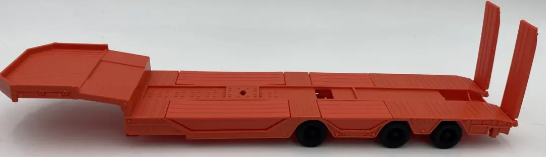 Bburago Volvo FH16 Globetrotter 750 XXL met EC220E 1:43 - Rood/Geel - afbeelding 4 van 6