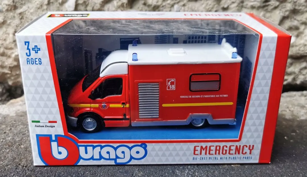 Bburago Renault Master Brandweer Modelauto 1:50 - Rood - afbeelding 2 van 6