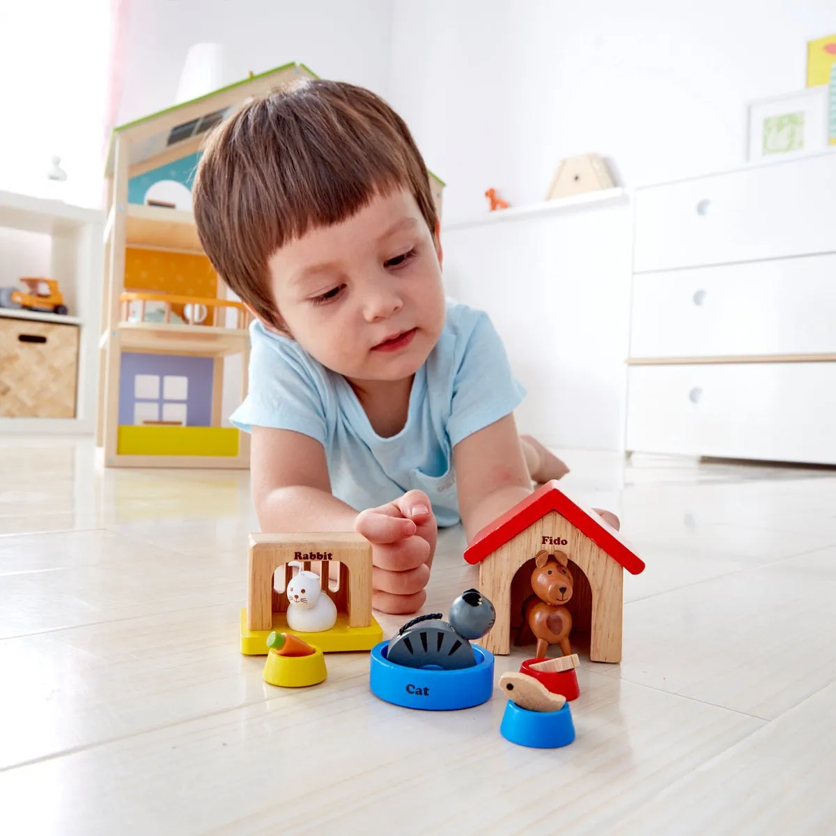 Hape Huisdieren Poppenhuis - 3 Meubels & 3 Poppen - Veelkleurig