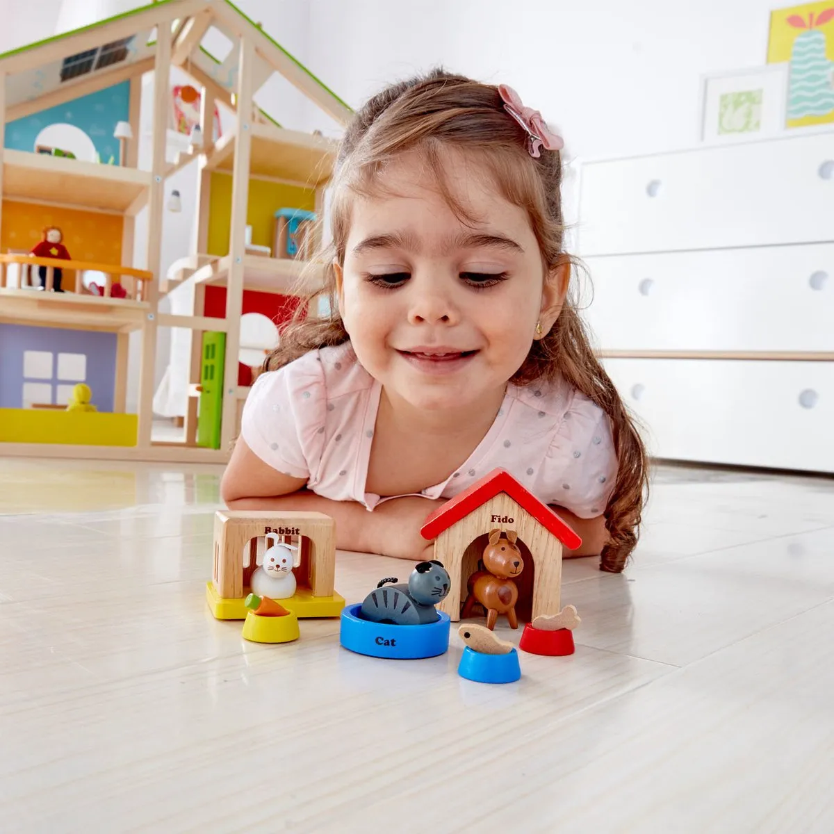 Hape Huisdieren Poppenhuis - 3 Meubels & 3 Poppen - Veelkleurig