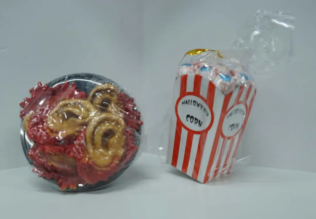 Halloween pakket popcorn en schaal met oren