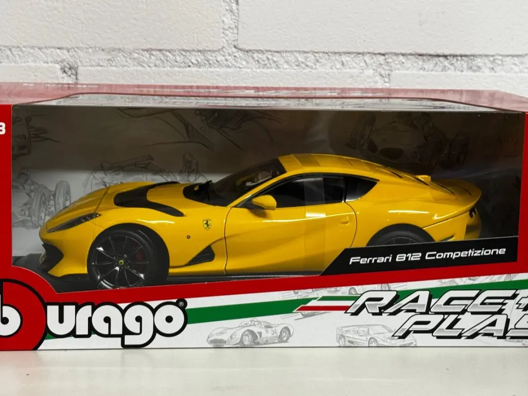 Bburago 1:18 Ferrari 812 Competizione geel