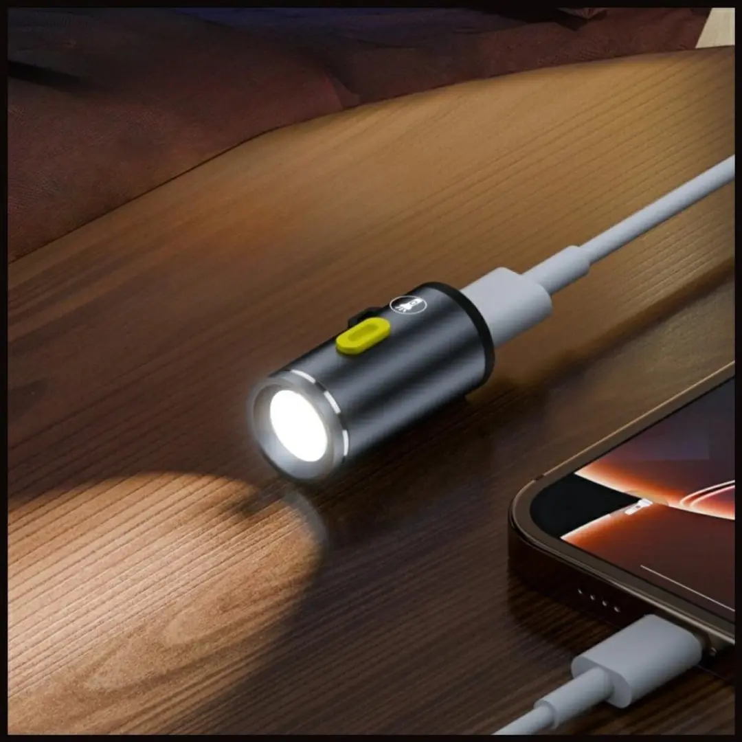 4Smarts 4-in-1 Explorer Accessoires Set - USB-C Kabel & Sleutelhanger - Black/Silver/Yellow - afbeelding 2 van 6