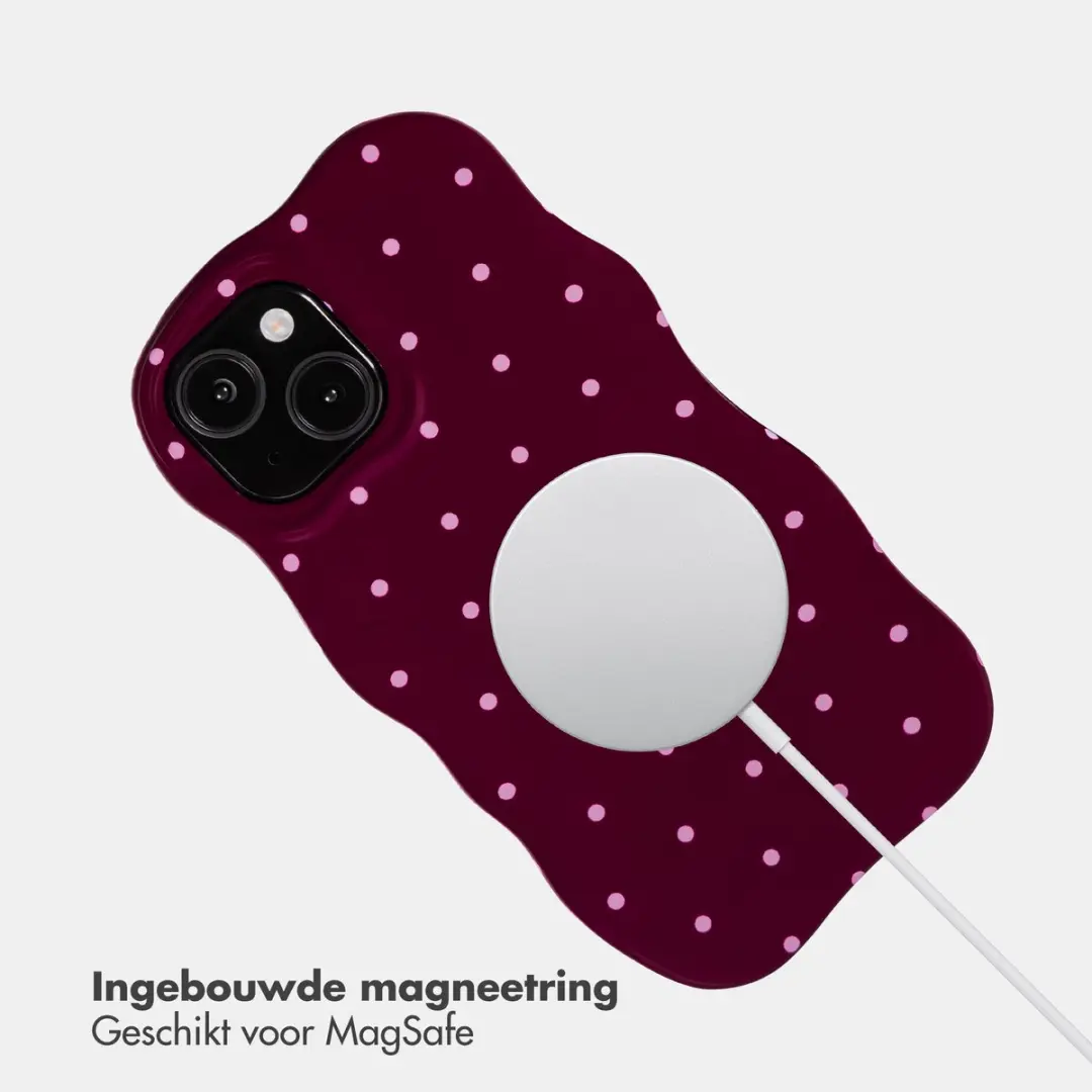 Selencia Hoesje iPhone 15 Wavy Backcover - MagSafe - Donkerrood