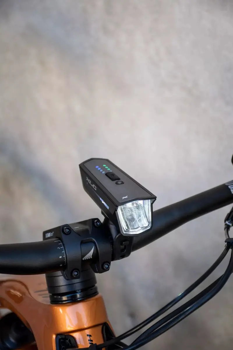 XLC Proxima CL-S24 Fietsverlichtingset - 80 Lux - Zwart
