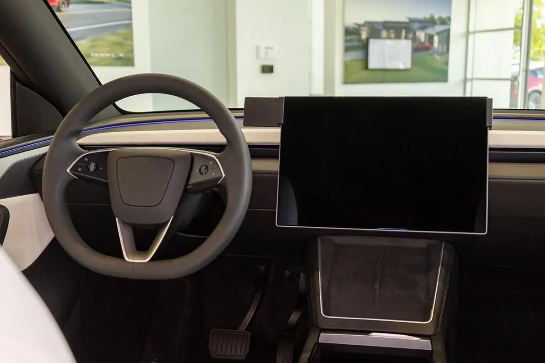 Brodit Proclip Tesla Model Y 25½- 16 screen