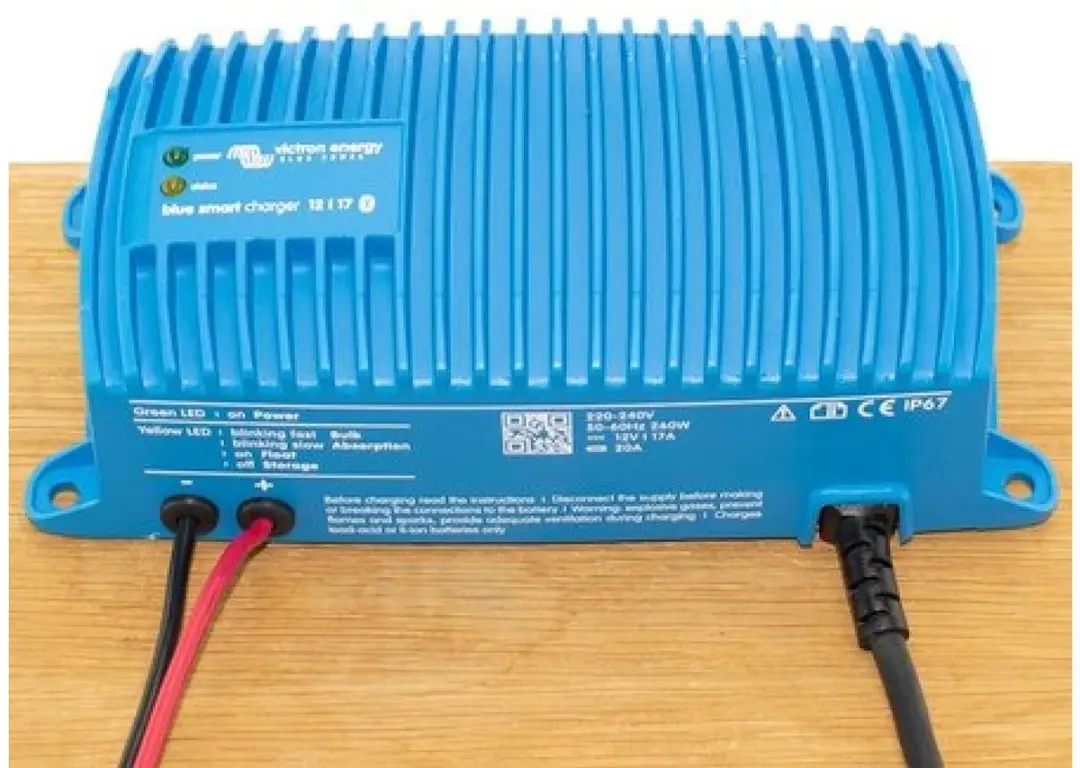 Victron Blue Smart IP67 24V/12A Laadapparaat