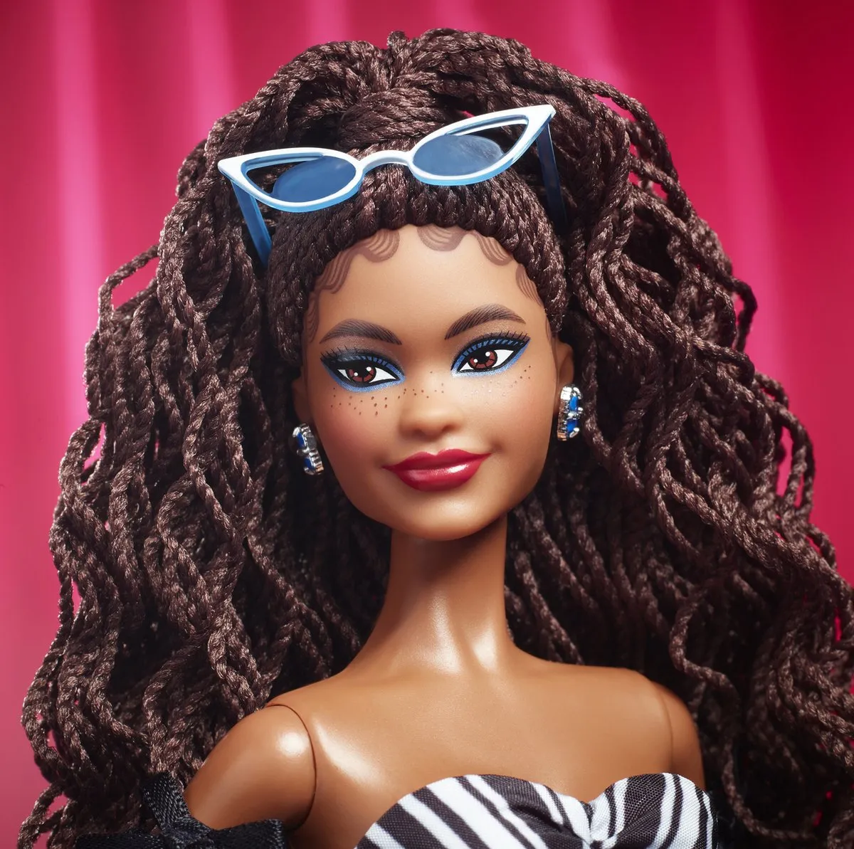 Barbie Blauwe Saffieren Verjaardag Modepop HRM59 - Multi