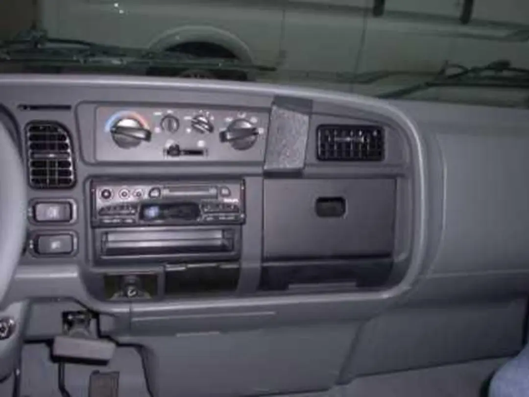 Brodit ProClip houder geschikt voor Mitsubishi Fuso Canter 2001-2006 Angled moun