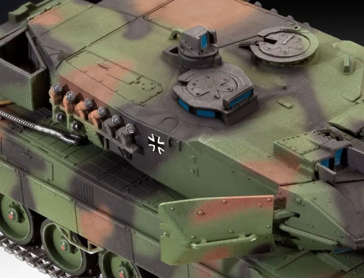 Revell 03180 Leopard 2 A6/A6M Tank Modelbouwpakket 1:72 - Multi