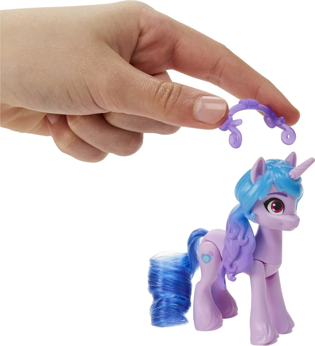 Hasbro Izzy Moonbow Cutie Mark Magic Speelfiguur - Multicolor