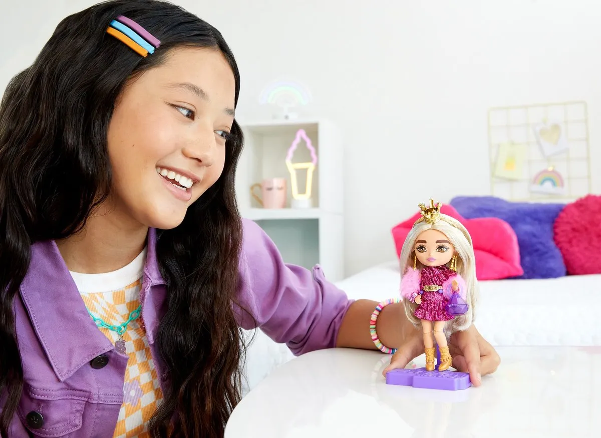Barbie Extra Mini Pop HJK67 - Gouden Kroon - afbeelding 6 van 6