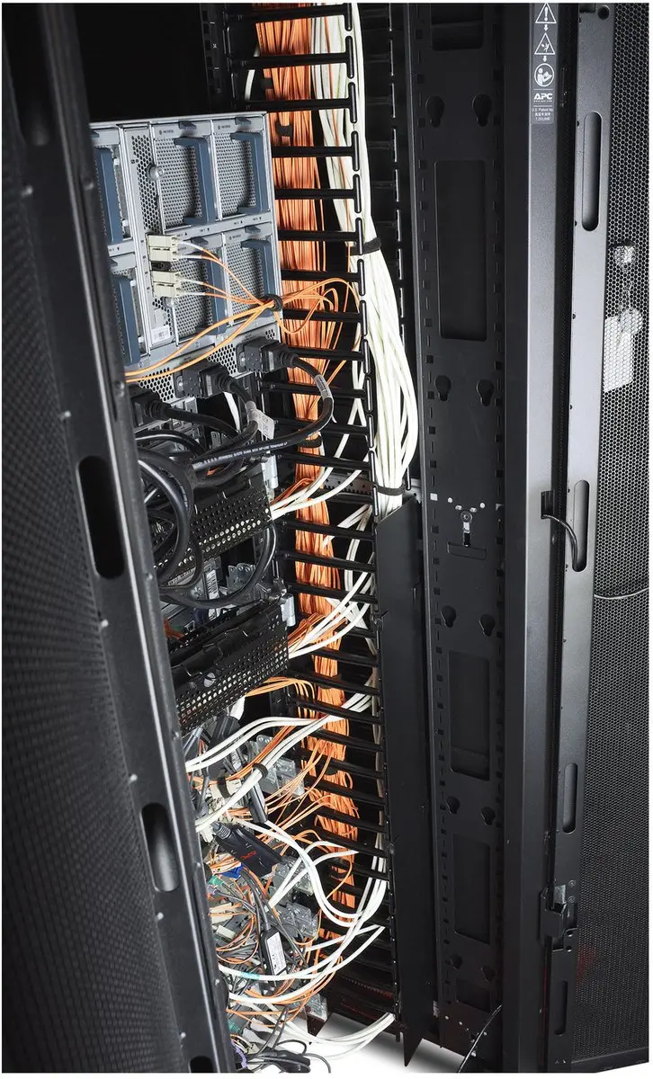 APC AR7585 Rechte Kabelgoot - Zwart