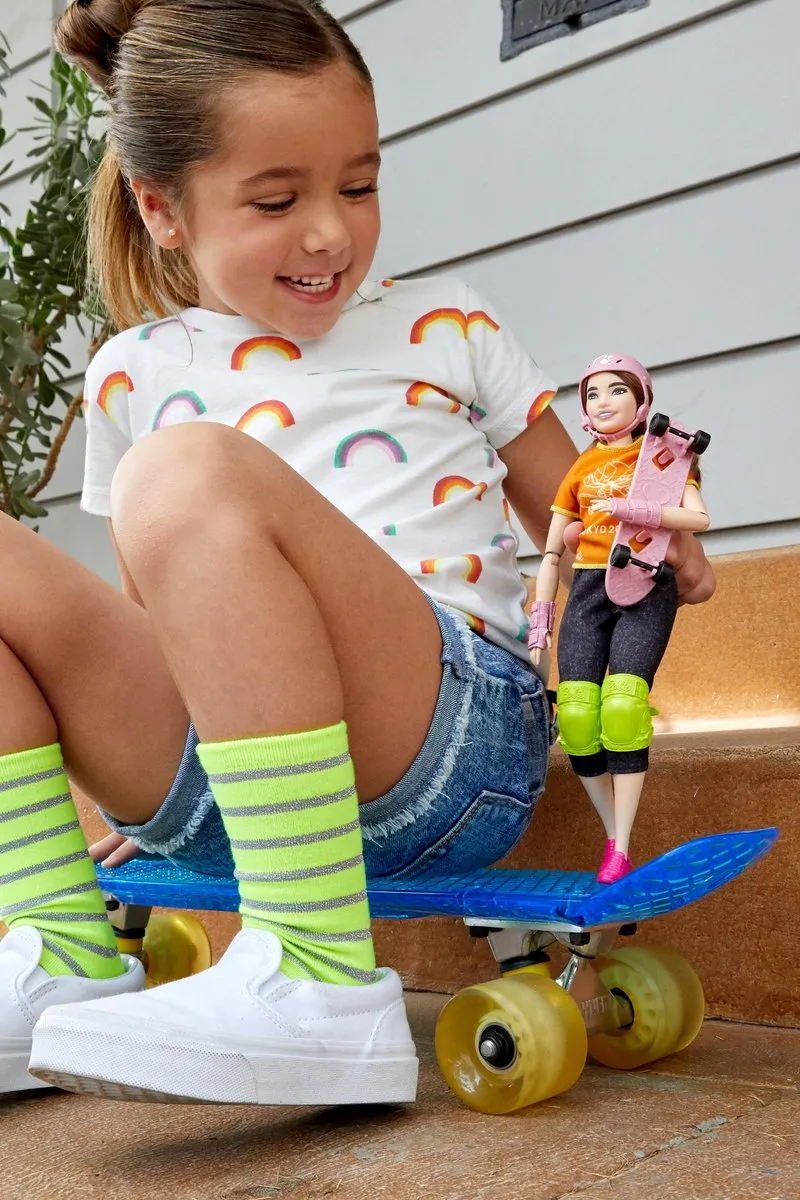 Barbie Skateboarder Pop GJL78 - Multi Color - afbeelding 4 van 6
