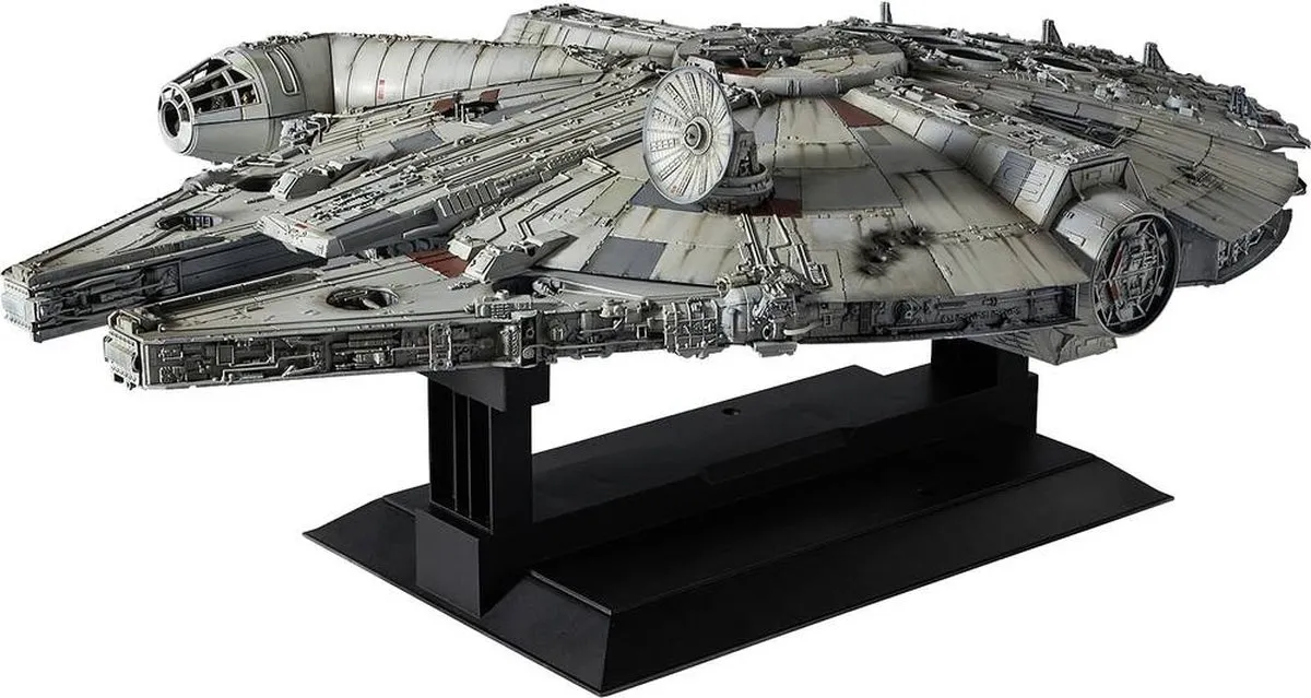 Revell 01206 Bandai Millennium Falcon PG Star Wars Modelbouwpakket 1:72 - 680 Onderdelen