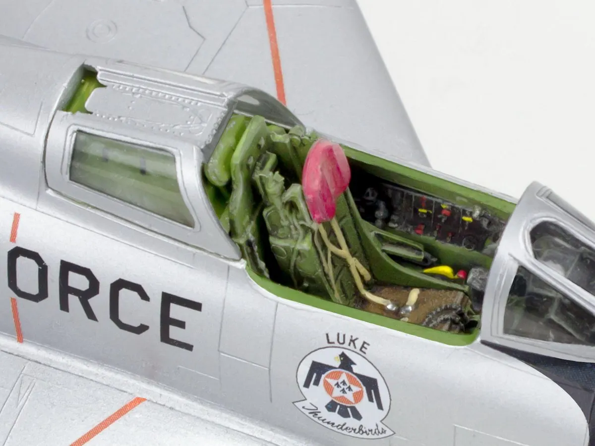 Revell 15996 F-84F Thunderstreak Modelbouwpakket - 1:48 - Multi