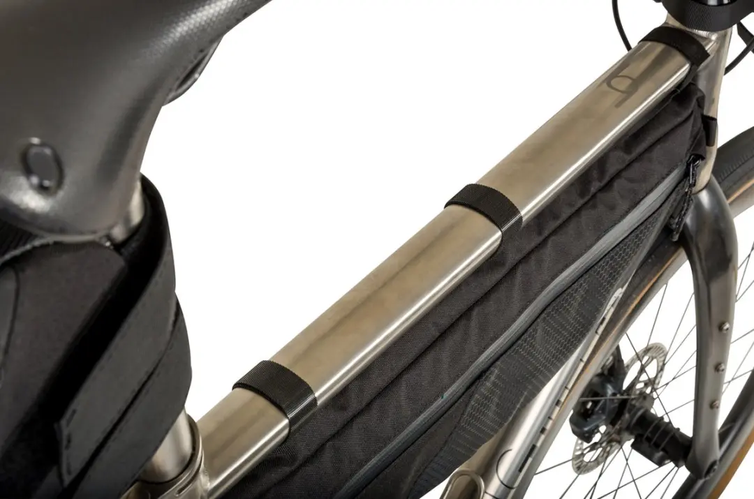 AGU Venture Frame Tas 5,5L - Hydratatieport - 3M Reflectie - Zwart