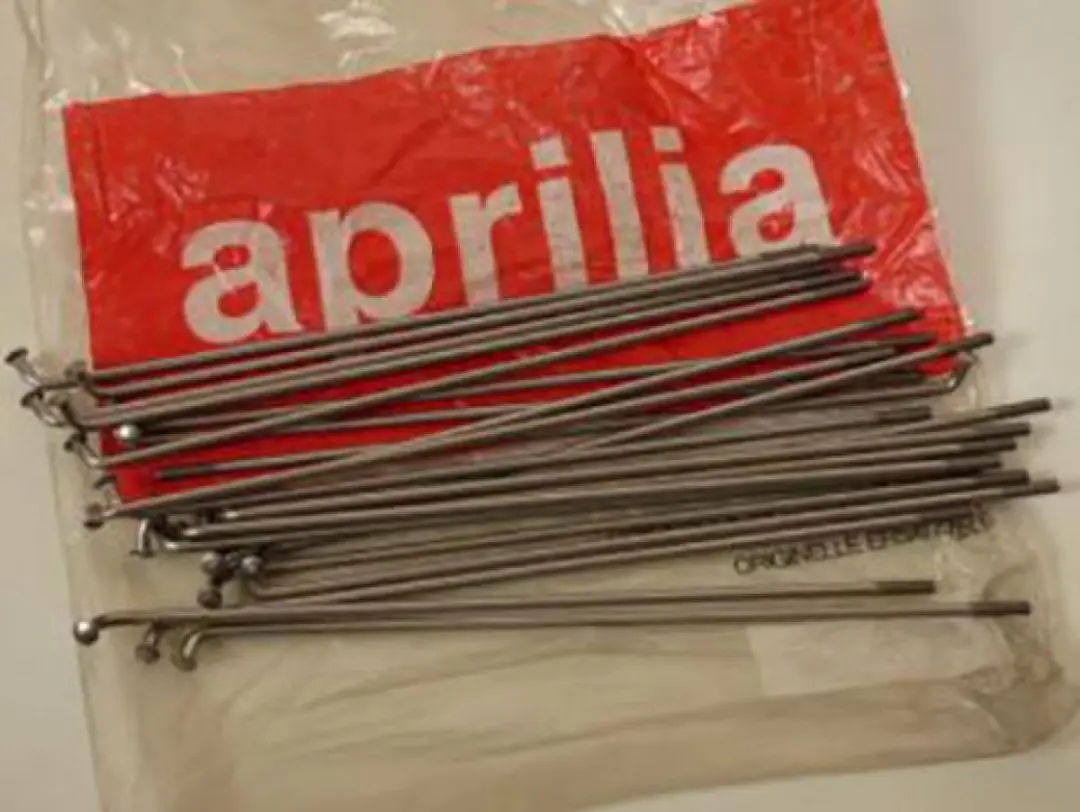 originele velg spaak voor aprilia 125 red rose 1987-1990 ap8108425 nieuw