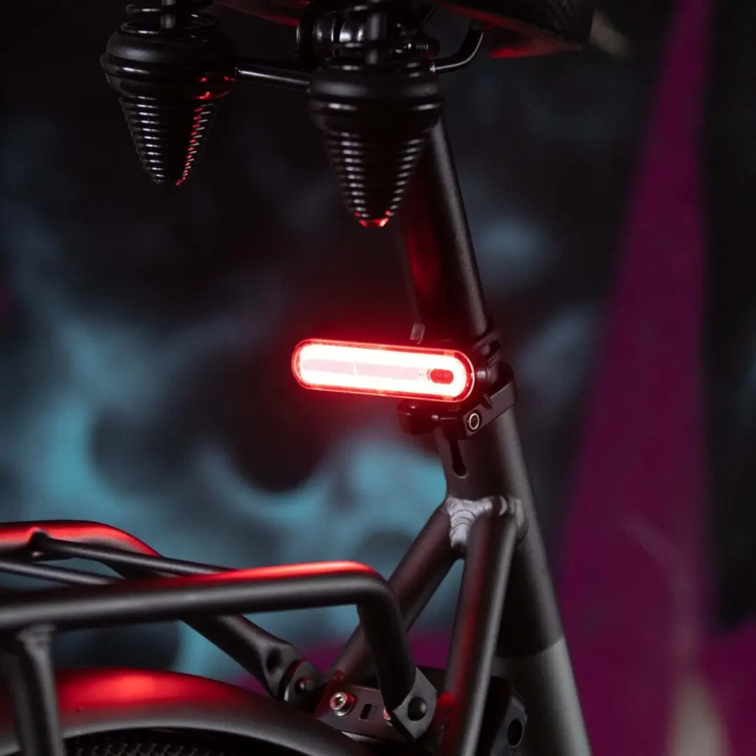 URBAN PROOF Ultra Bright USB Oplaadbaar Achterlicht - Zwart - afbeelding 6 van 6