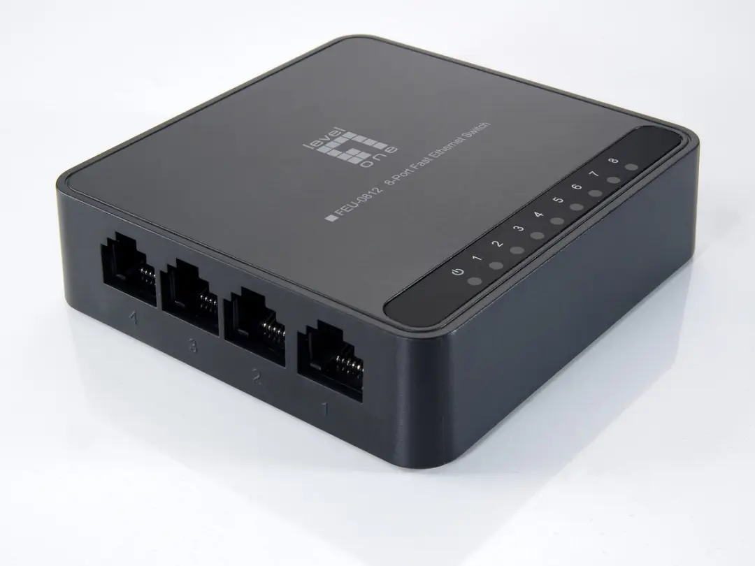 LevelOne FEU-0812 8-Port Fast Ethernet Switch - Zwart