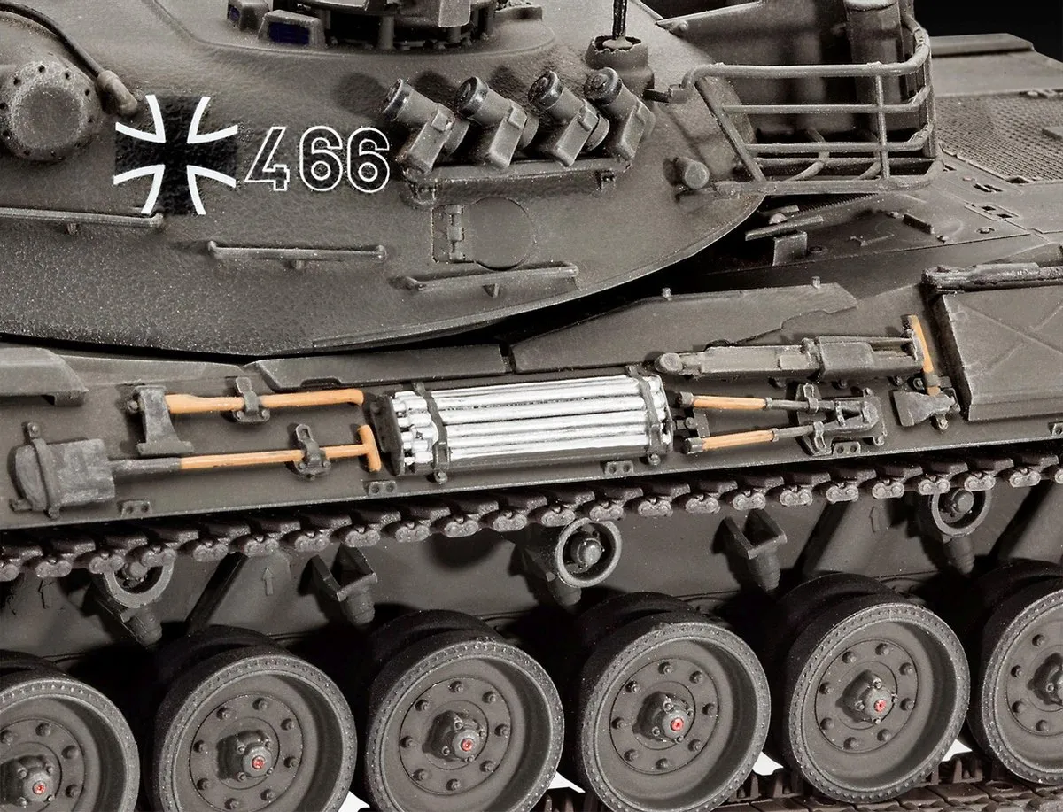 Revell 03240 Leopard 1 Modelbouwpakket - 1:35 - Multi