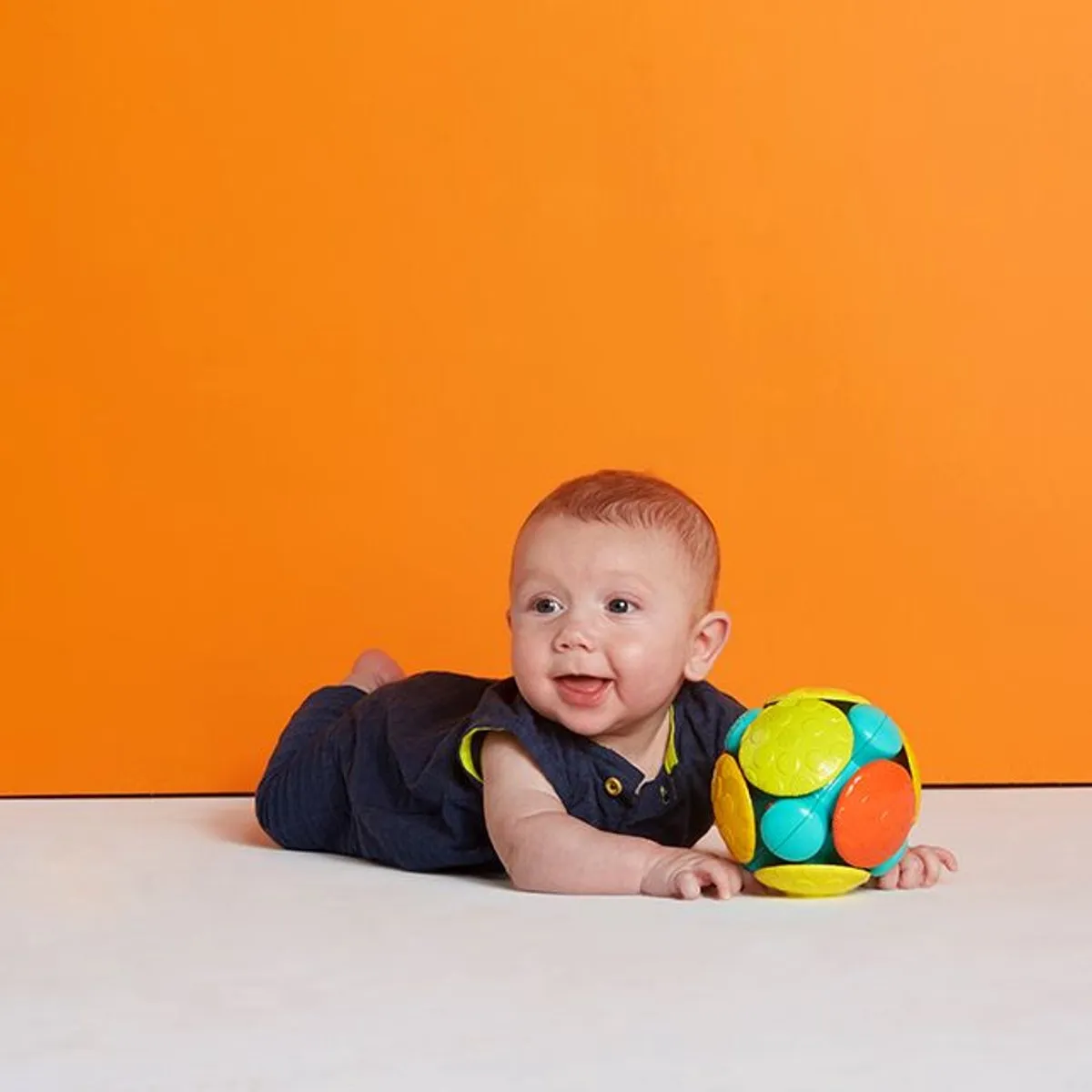 Bright Starts Wobble Bobble Crawl & Chase Bal - Multicolor
