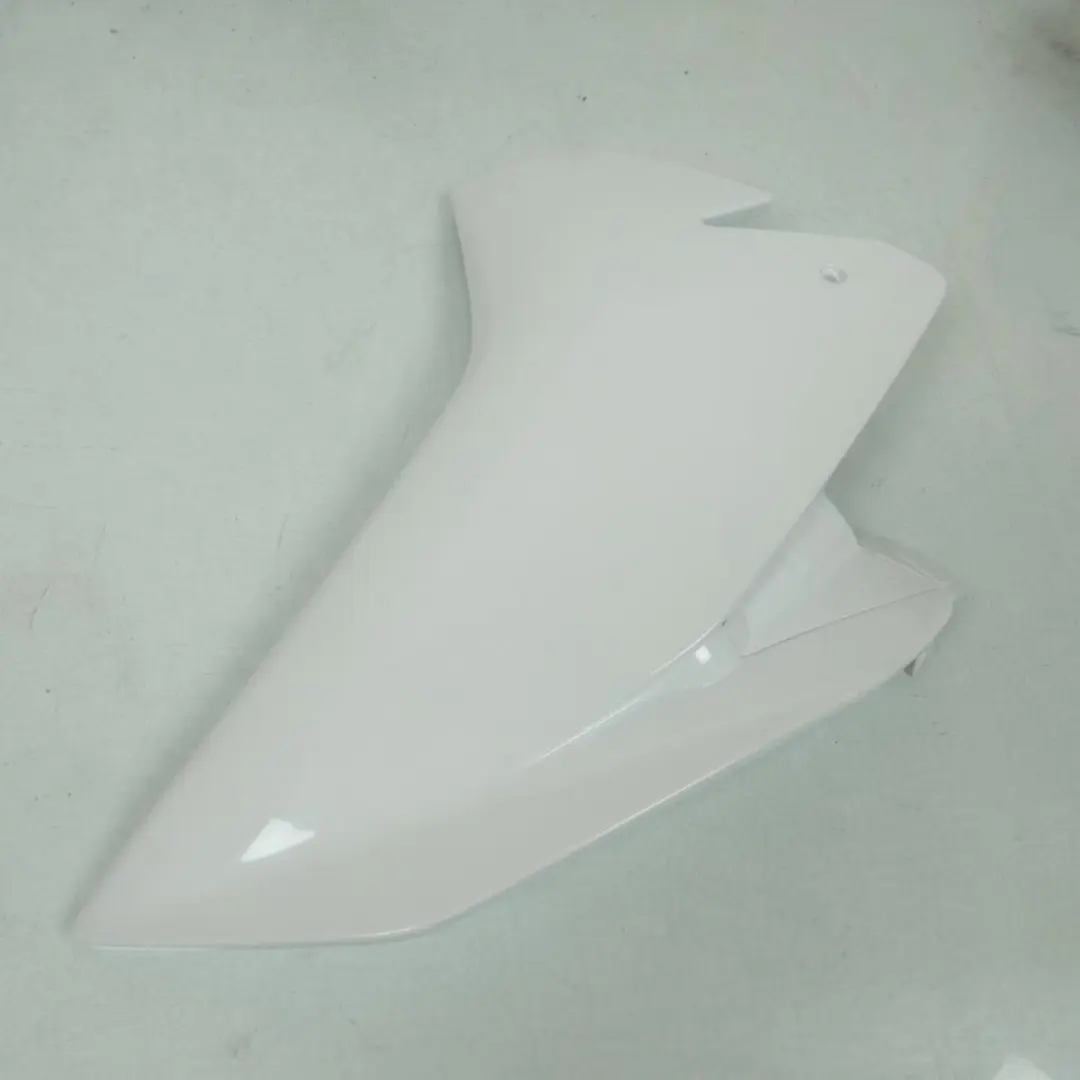 Flanc droit origine pour moto Aprilia 1000 RSV4 2009 à 2010 89410700BM blanc 52
