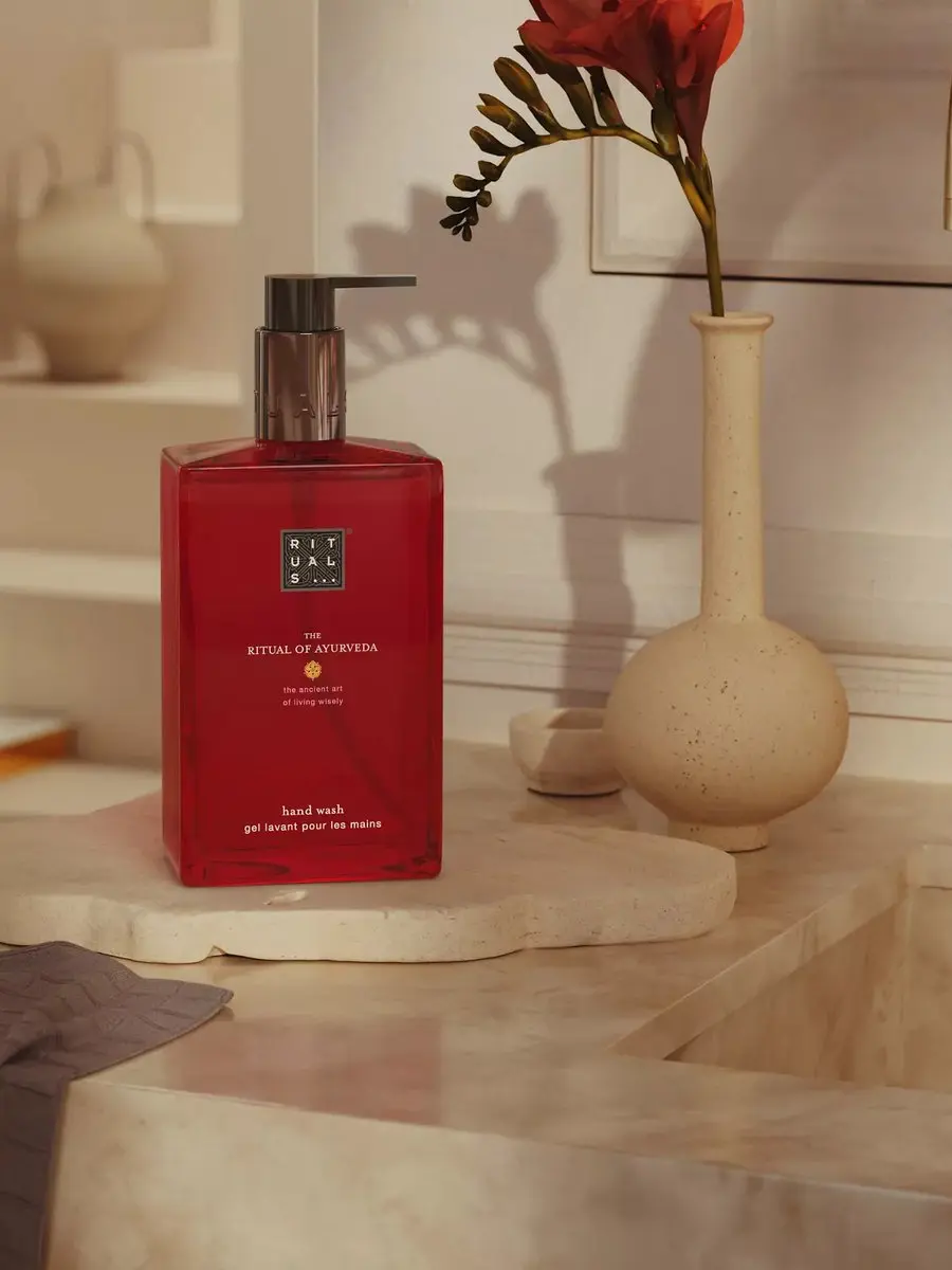Rituals The Rituals of Ayurveda Handzeep 300ml - afbeelding 4 van 4