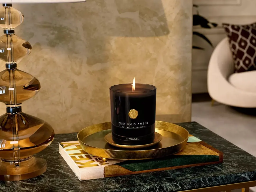 Rituals Precious Amber Geurkaars 360g - Zwart - afbeelding 3 van 6