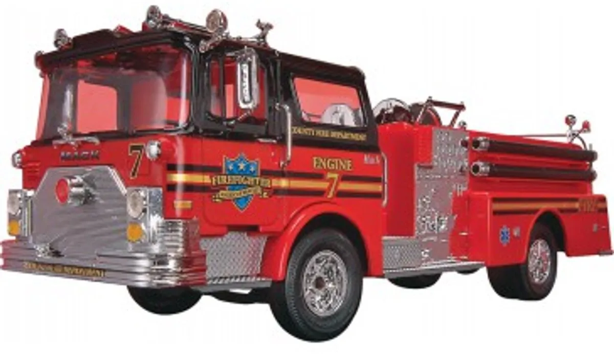 Revell 11225 Mack Fire Pumper Truck Modelbouwpakket 1:32