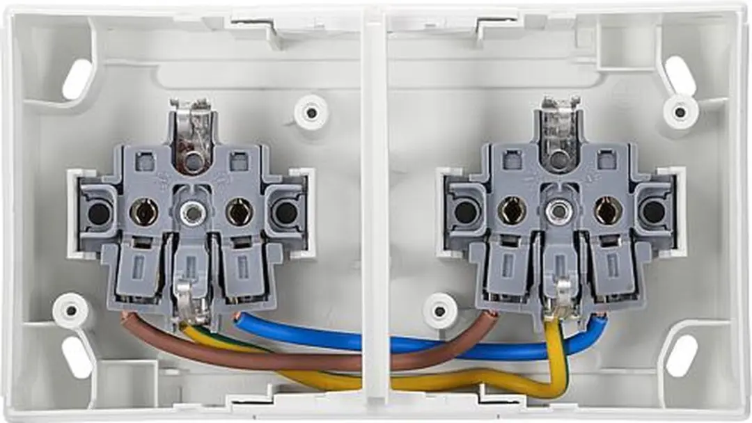 Panasonic Viko Buitenstopcontact 2-voudig - Wit - afbeelding 3 van 3