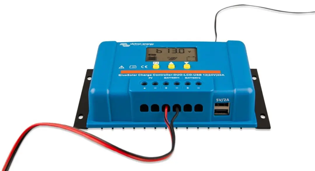 Victron BlueSolar PWM Duo LCD&USB 12/24V-20A - Blauw/Zwart