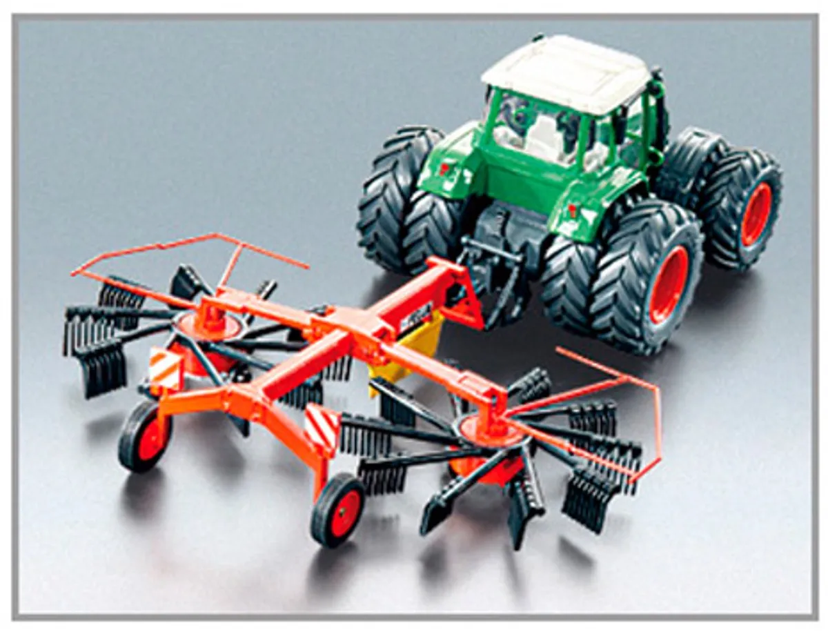 SIKU 2451 Fella Zwadhark 1:32 - Rood