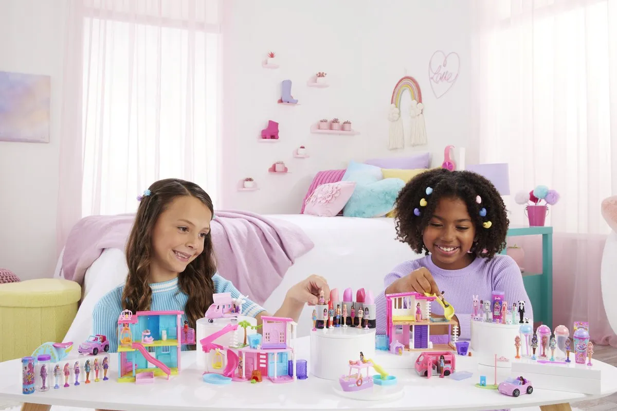 Barbie Mini BarbieLand Pop & Voertuig HYF43 - Meerkleurig